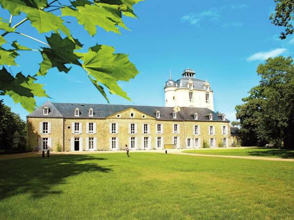 Nice apartment in a castle not far from the Breton beaches