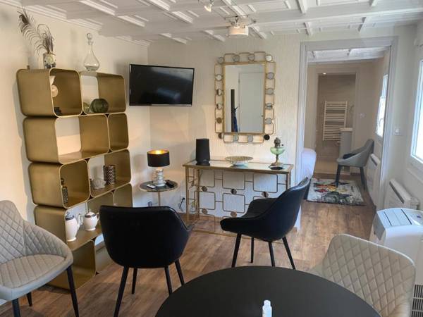 Chez Eric charmant studio idéalement situé.