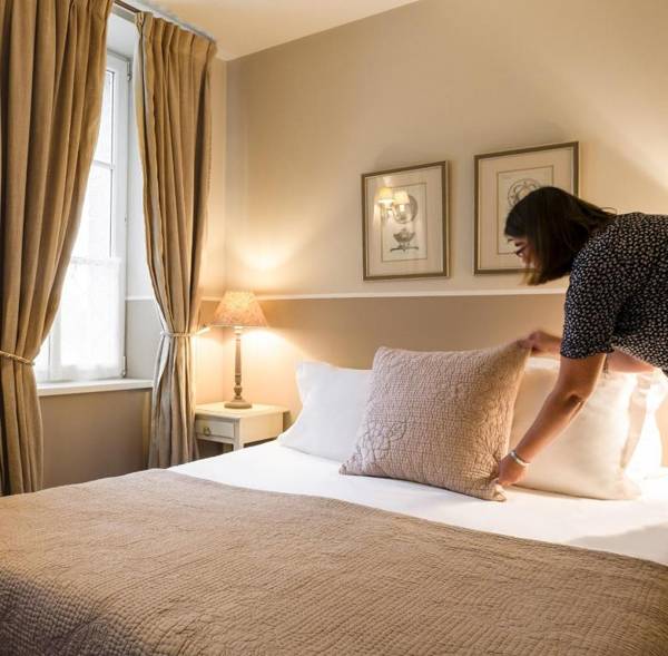 Hôtel Restaurant Les Ormes The Originals Relais (Relais du Silence)