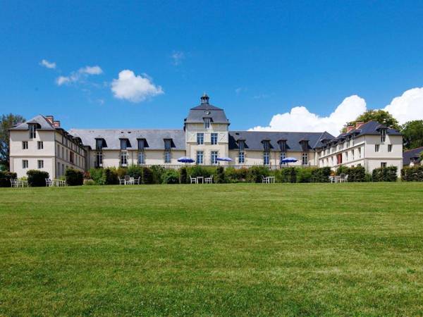 Cozy apartment in a 17th century castle in a Breton Village
