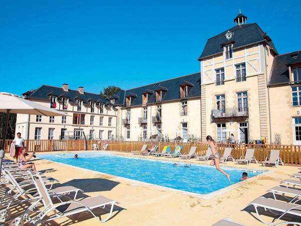 Homely apartment in a 17th century castle in a Breton Village