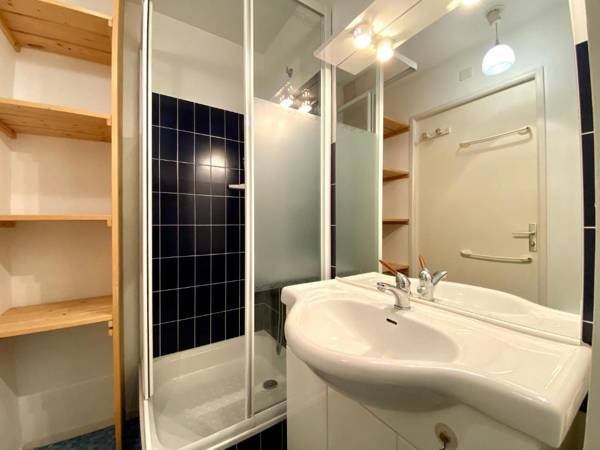 REF 003 STUDIO Vue sur port Résidence du Soleil