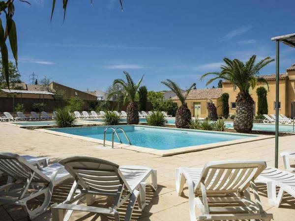 Cosy Holiday Home in Arles with Pool