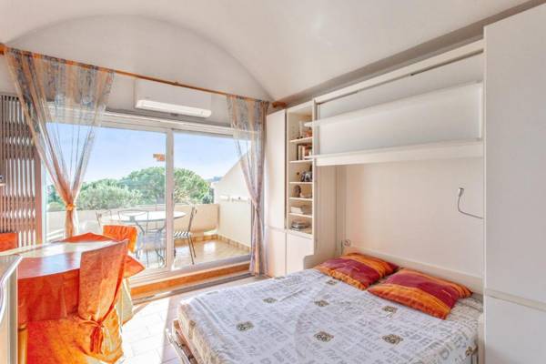 One bedroom appartement at Antibes 300 m away from the beach with sea view shared pool and furnished terrace