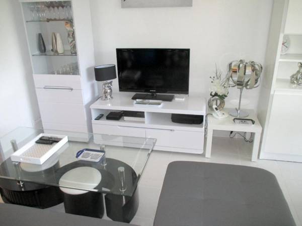 Studio a Antibes a 500 m de la plage avec vue sur la mer jardin clos et wifi