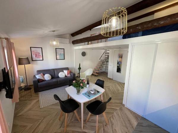 Nice Renting - LOFT - HEART of VIEIL ANTIBES - THE MARKET WITH SEA VIEW