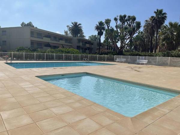 Inviting Apartment in South of France near the Sea