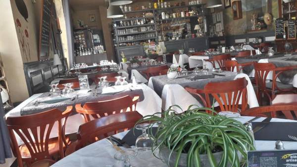 Logis Hôtel Le Relais Des Remparts