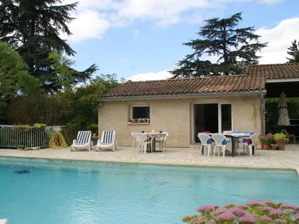 Beautiful house with separate country house on a beautiful 12th century estate