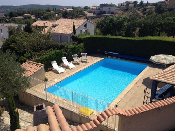 Holiday villa near Narbonne-Plage fenced private swimming pool and view of a lake