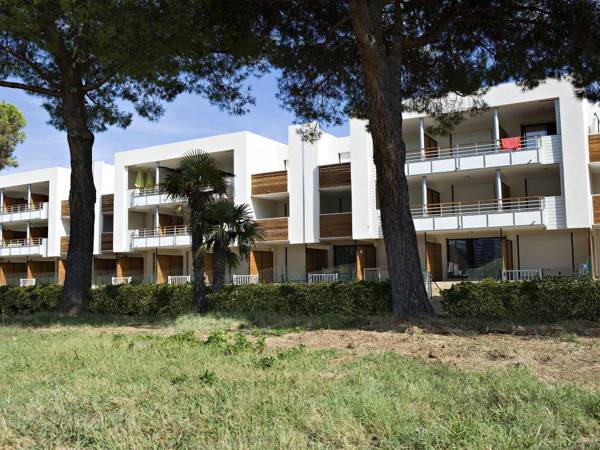 Nice apartment with dishwasher located on a marina