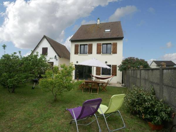 Beautiful renovated cottage with garden 500 meters from the beach