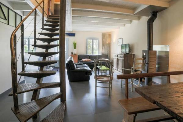 Petite maison de pêcheur moderne avec terrasse