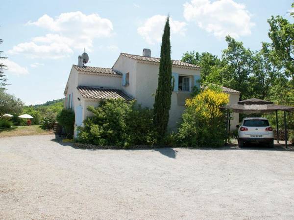 Provencal villa with heated private pool and panoramic views 2 km from village