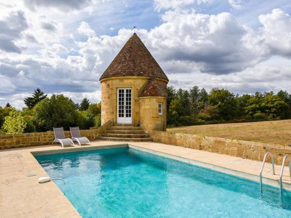 Gorgeous manor with private heated swimming pool in the heart of an oak forest