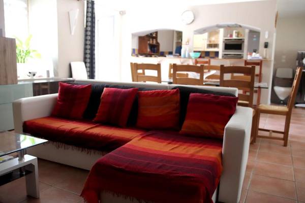 Maison de 2 chambres avec jacuzzi jardin clos et wifi a Sains