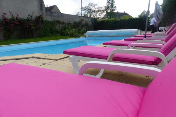 Hôtel le Cheval Blanc & sa piscine