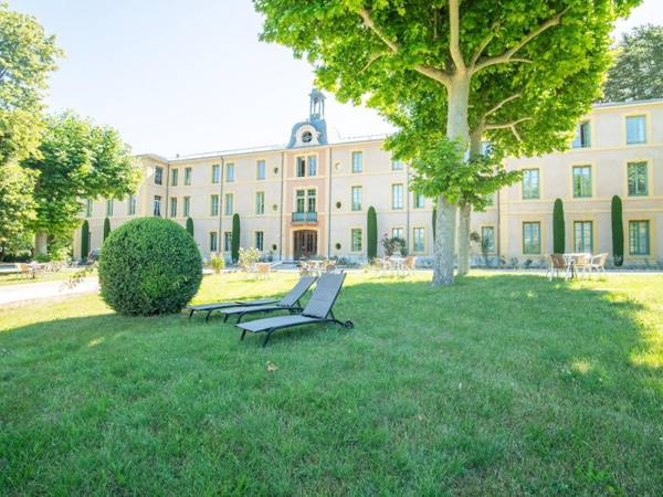 Cozy Apartment with Swimming Pool Terrace Garden Parking