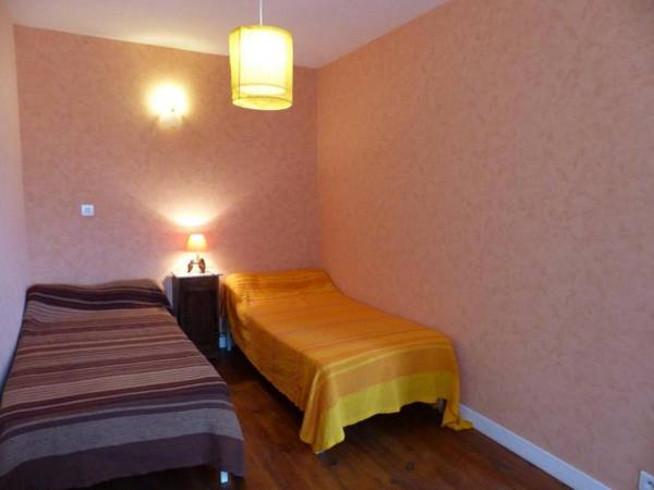 Gîte Ébreuil 3 pièces 4 personnes - FR-1-489-19