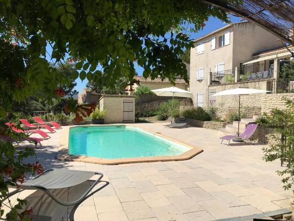 Agréable partie de maison avec piscine en plein cœur du Luberon (Vaucluse) pour 4/6 personnes. LS2-356 INFIERMA