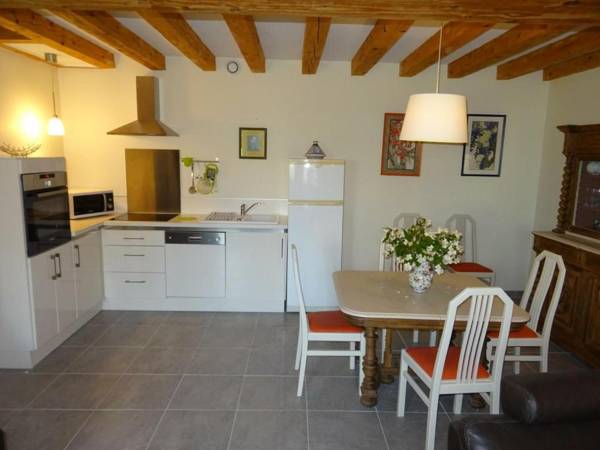 Gîte Huismes 3 pièces 5 personnes - FR-1-381-370