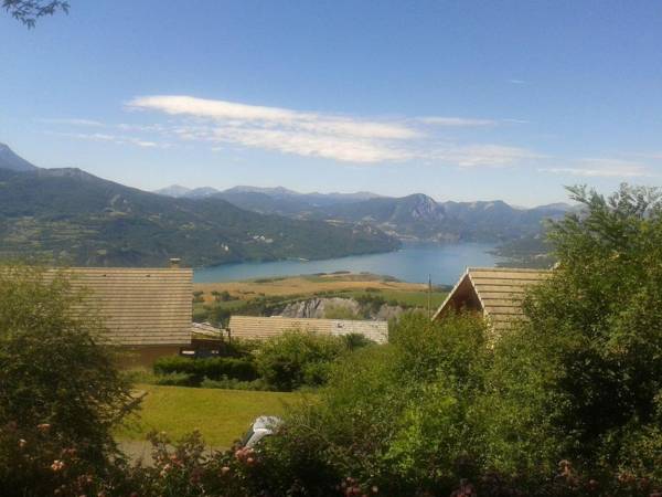 Beautiful Chalet with Terrace Garden Barbecue Parking