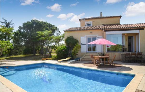 Awesome home in Creissan with Outdoor swimming pool WiFi and 3 Bedrooms