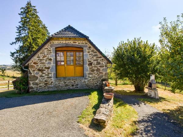 Former farmhouse fully renovated with garden near the Auvergne volcanoes