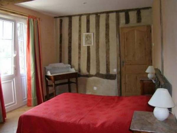 Pleasant Holiday Home in Isigny-Le-Buat with Garden