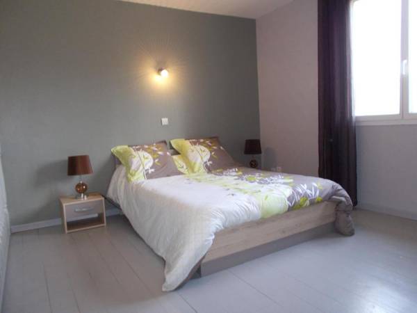 VILLA CLIMATISEE AVEC PISCINE PRIVEE à L'OREE DU PERIGORD