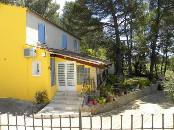 Villa de 3 chambres avec piscine privee jardin clos et wifi a Lioux