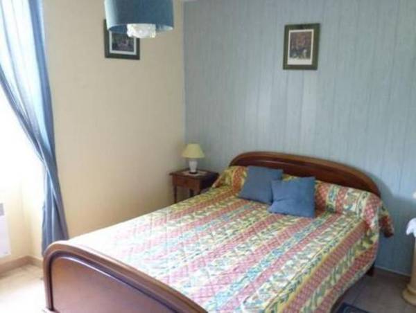 Beautiful Holiday Home in Saint-Pons near Forest