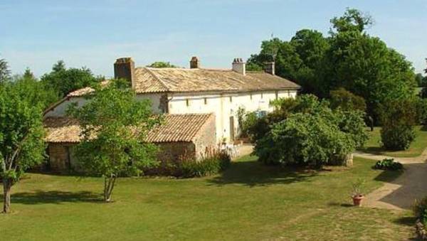 Maison de 5 chambres avec piscine partagee jardin amenage et wifi a Saint Vincent la Chatre