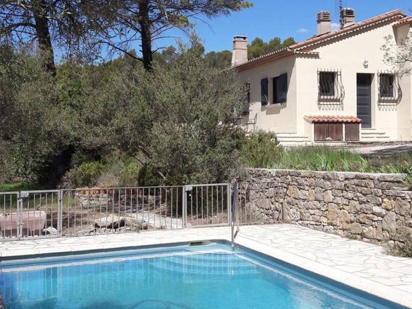 Verrukelijke rest this holiday villa in beautiful forest in Lorgues