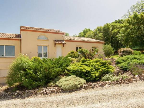 Peaceful Villa in Calamane with Private Swimming Pool