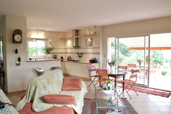 Maison de 2 chambres avec terrasse amenagee et wifi a Monlaur Bernet