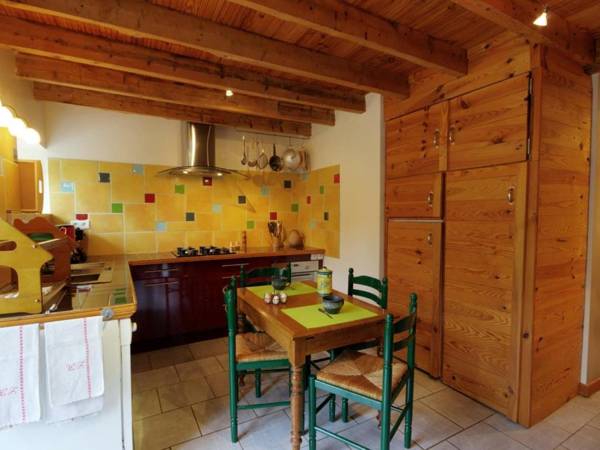 Gîte Saint-André-d'Apchon 1 pièce 2 personnes - FR-1-496-23