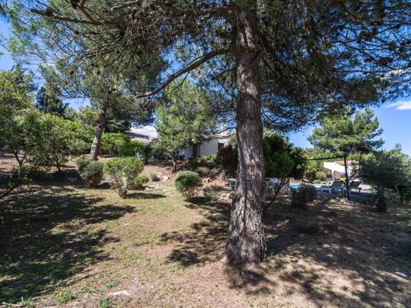 Luring Villa in Pouzols Minervois with Pool