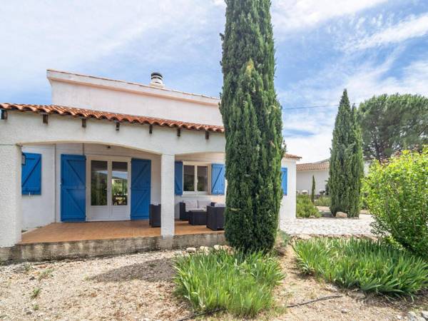 Comfy Villa in Pouzols-Minervois with Private Pool