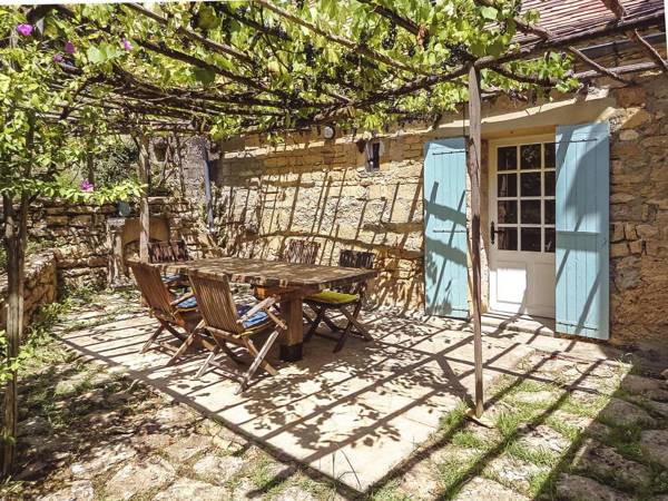 Cosy cottage in Peyzac-le-Moustier with Terrace