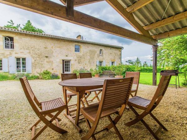 Beautiful stone house with private pool close to Saint-Émilion.