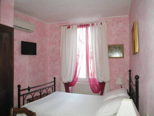 Logis Hotel Restaurant L'Esquielle