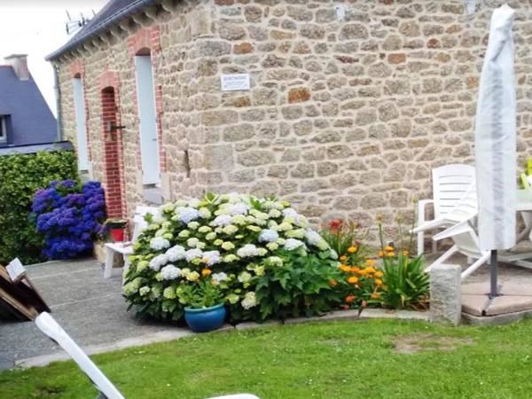 Maison de 3 chambres avec jardin clos et wifi a Rostrenen