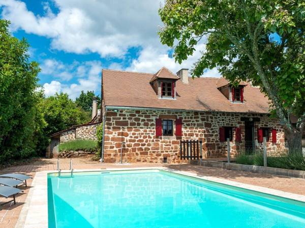 Spacious authentic farmhouse in a hamlet with magnificent view and pool.