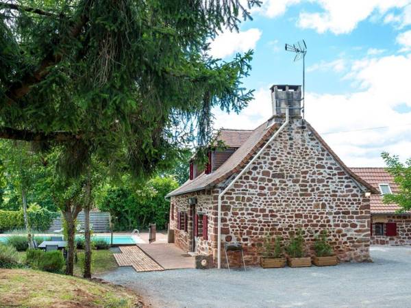 Spacious authentic farmhouse in a hamlet with magnificent view and pool.