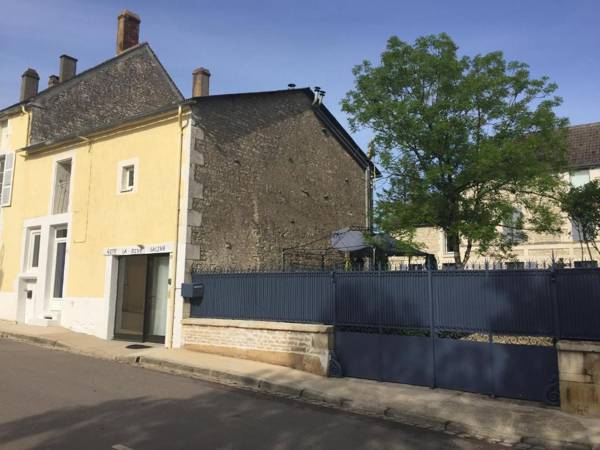 La Petite maison de Céline & Frédéric avec piscine à Préhy