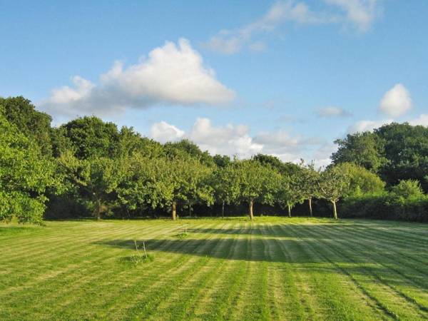 Maison d'une chambre a Tredrez Locquemeau a 800 m de la plage avec jardin amenage et wifi