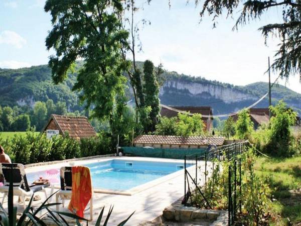 Lovely family home near St Cirq La Popie with private pool.