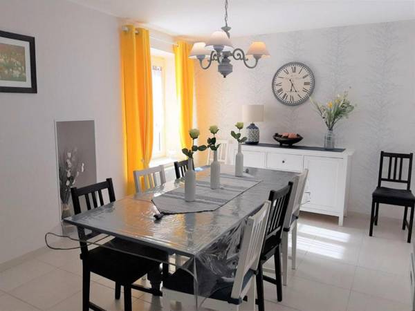 Gîte Beaumont-la-Ronce 5 pièces 8 personnes - FR-1-381-97