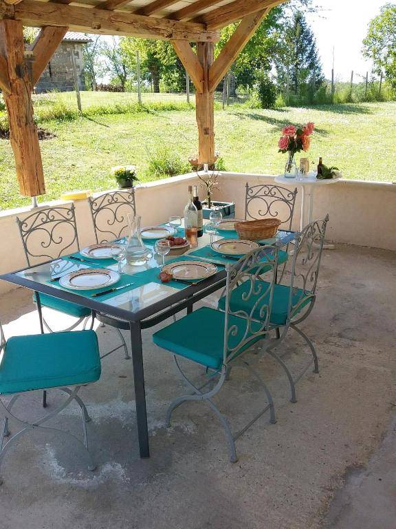 Villa de 3 chambres avec piscine partagee terrasse amenagee et wifi a Bosset